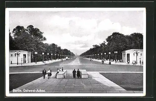 AK Berlin-Tiergarten, Ostwest-Achse mit Passanten