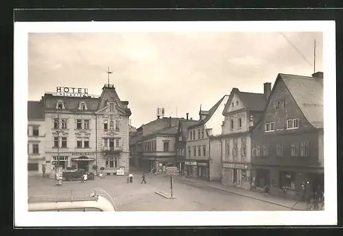 AK Ceska Kamenice, Strassenpartie mit Hotel