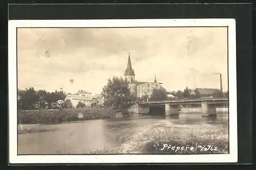 AK Prepere n. Jiz., Blick über die Brücke zur Kirche