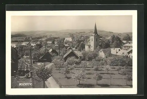 AK Bozkov, Teilansicht mit Kirche