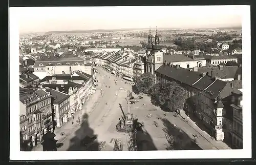 AK Königgrätz / Hradec Kralove, Denkmal am Markt, Kirche