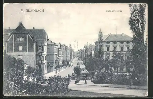 AK M.-Gladbach, Bahnhofstrasse mit Passanten