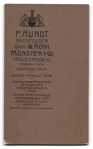 Fotografie F. Hundt, Münster i. W., Kreuzstr. 42, Portrait junger Mann im eleganten Anzug