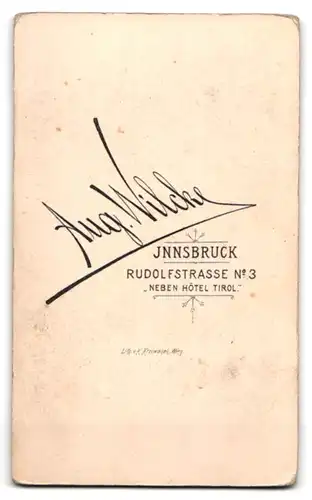 Fotografie August Wilcke, Innsbruck, Rudolfstr. 3, Portrait eines elegant gekleideten Paares