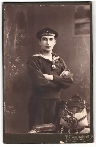 Fotografie C. Langenschwadt, Kiel, junger Matrose in Uniform mit Mützenband Torpedoboots Halbflottille