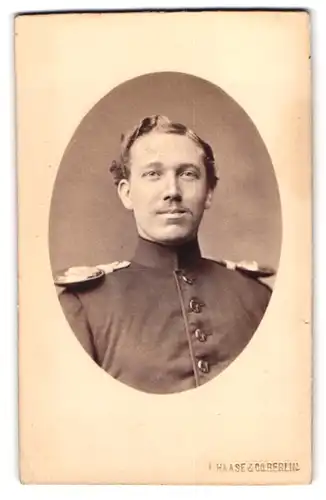 Fotografie L. Haas, Berlin, Unter den Linden 62-63, Portrait Kavallerist in Uniform mit Epauletten