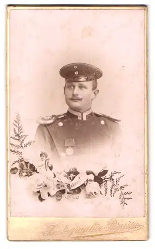 Fotografie Atelier Bruere, Metz, Rattenthurmstrasse 8., Uffz. in Uniform mit Orden & Epauletten Rgt. 15