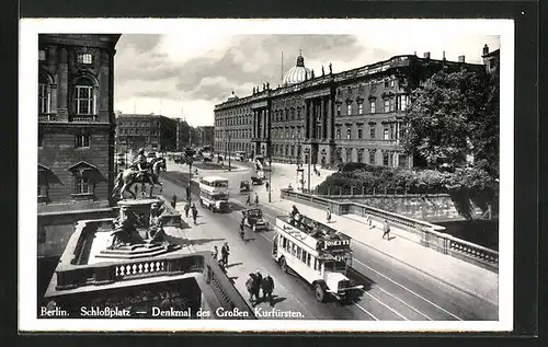 AK Berlin, Schlossplatz mit Denkmal des Grossen Kurfürsten