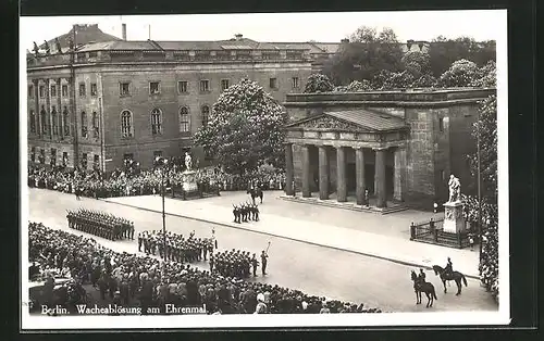 AK Berlin, Wacheablösung am Ehrenmal