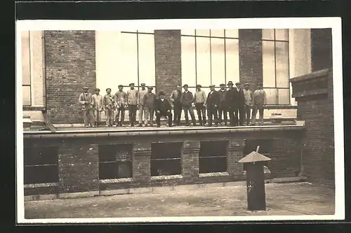 AK Cheb, Gruppenfoto von Bauarbeitern