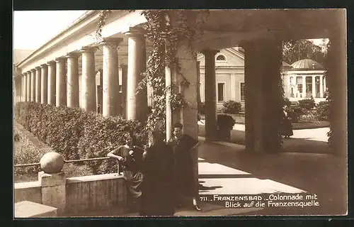 AK Franzensbad, Colonnade mit Blick auf die Franzensquelle