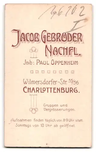 Fotografie Jacob Gebrüder, Charlottenburg, Wilmersdorferstrasse 55 /56, Ältere Frau in tailliertem Kleid