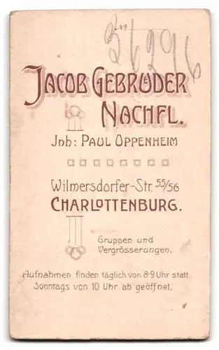 Fotografie Jacob Gebrüder, Charlottenburg, Wilmersdorferstrasse 55 /56, Gestandener Herr im feinen Zwirn