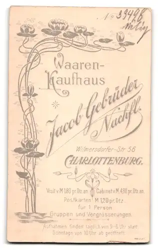 Fotografie Jacob Gebrüder, Charlottenburg, Wilmersdorferstrasse 55 /56, Kleinkind im Taufkleid