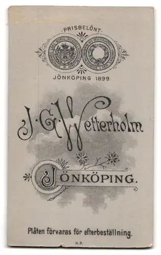 Fotografie J. G. Wetterholm, Jönköping, Junger Mann im feinen Zwirn