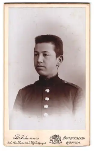 Fotografie B. Johannes, Garmisch, Portrait eines jungen Soldaten