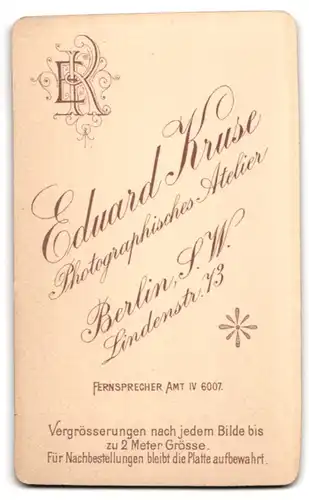 Fotografie Eduard Kruse, Berlin, Linden-Strasse 73, Bürgerlicher Herr mit Schnauzbart im Sonntagsanzug