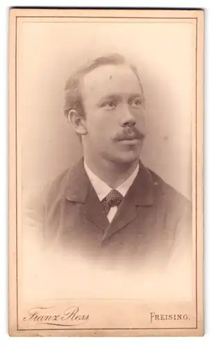 Fotografie Franz Ress, Freising, Bürgerlicher Mann im Portrait