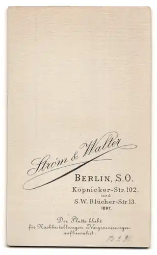 Fotografie Stróm & Walter, Berlin-SO, Köpnickerstrasse 102, Portrait älterer Herr mit Zwicker und Vollbart