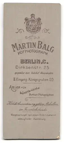 Fotografie Martin Balg, Berlin-C., Dirksenstrasse 25, Portrait junge Dame im weissen Kleid