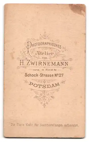 Fotografie H. Zwirnemann, Potsdam, Schock-Strasse 27, Portrait zwei kleine Mädchen in modischen Kleidern