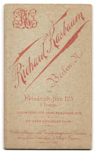 Fotografie Richard Kasbaum, Berlin-N., Friedrich-Strasse 125, Portrait eleganter Herr mit Moustache