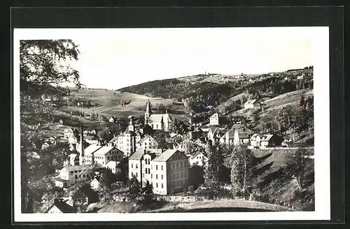 AK Janov nad Nisou, Ortspartie mit Kirche