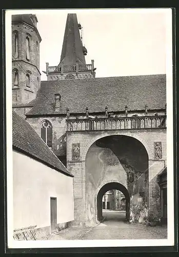 Foto-AK Deutscher Kunstverlag, Nr. 1: Xanten, St. Viktorsdom, Tor unter der Michaeliskapelle