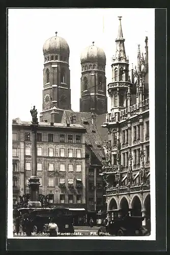 AK München, Marienplatz mit Frauenkirche