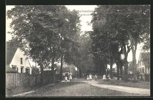 AK Sachsenhausen, Friedrichstrasse mit Mädchen