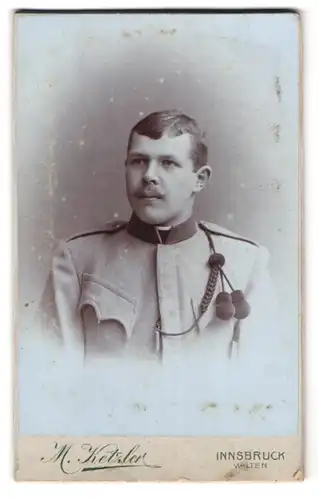 Fotografie M. Ketzler, Innsbruck, Heiliggeiststr. 9, Portrait österreichischer Soldat in Uniform mit Schützenschnur