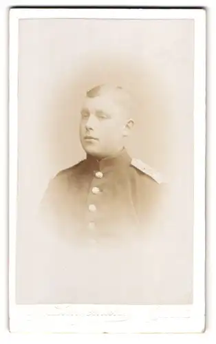 Fotografie Aug. Langerhans, Stade, Gr. Schmiede Str. 192, Portrait junger Soldat in Uniform Rgt. 75