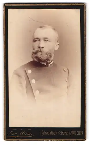 Fotografie Franz Werner, München, Schwanthaler Str. 1, Portrait Soldat in Chevaulegers Uniform mit Vollbart