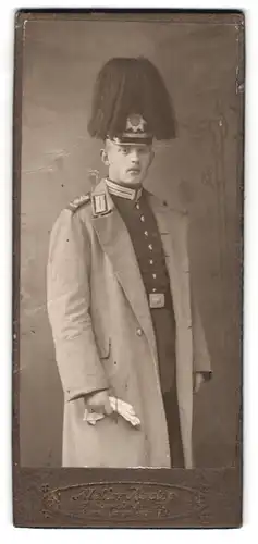 Fotografie Apollo, Dresden-Neustadt, Bautznerstr. 75, Portrait Garde Soldat in Uniform mit Pickelhaube und Rosshaarbusch