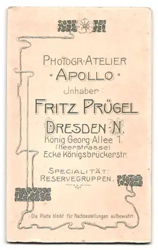 Fotografie Apollo, Dresden, König Georg Allee 1, Portrait sächsischer Jäger in Uniform mit Feder Tschako