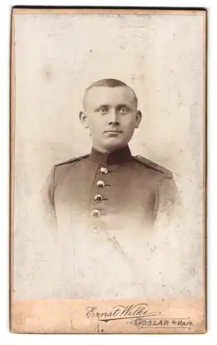 Fotografie Ernst Wilke, Goslar a. Harz, Fischemaker Str. 3, Portrait Soldat in Uniform Rgt. 168
