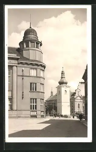 AK Cerveny Kostelec, Strassenpartie mit Kirchblick