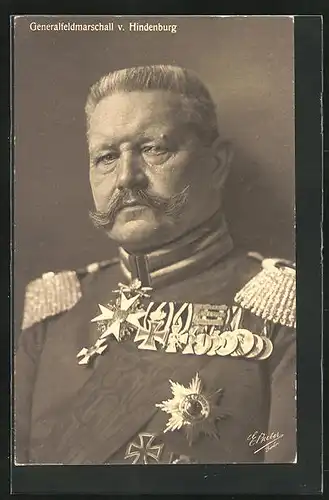 AK Generalfeldmarschall Paul von Hindenburg in Uniform mit Ordenspange