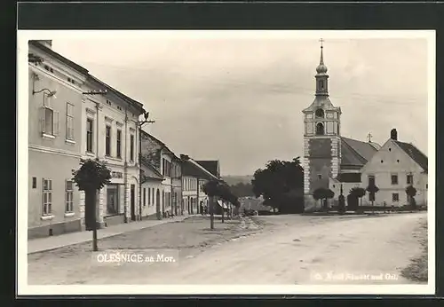 AK Olesnice na Mor., Strassenpartie mit Kirche