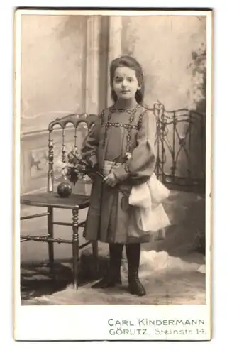 Fotografie Carl Kindermann, Görlitz, Steinstrasse 14, Portrait kleines Mädchen im Kleid