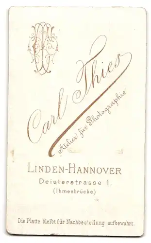 Fotografie Carl Thies, Hannover-Linden, Deisterstrasse 1, Portrait süsses Kleinkind im weissen Kleid