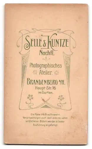 Fotografie Selle & Kuntze Nachfl., Brandenburg a/ H., Haupt-Strasse 16, Portrait kleiner Junge im Matrosenhemd