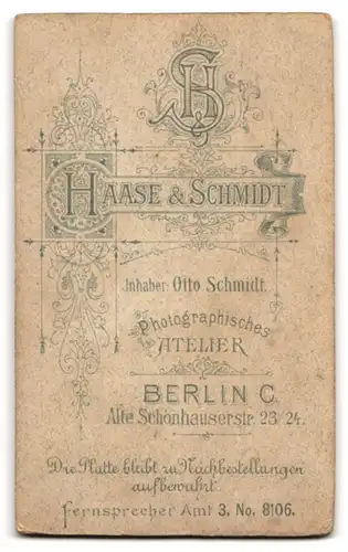 Fotografie Haase & Schmidt, Berlin-C., Alte Schönhauserstrasse 23-24, Portrait junge Dame in modischer Kleidung