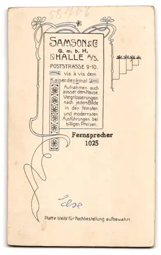 Fotografie Samson & Co. G. m. b. H., Halle a /S., Poststrasse 9-10, Portrait süsses Kleinkind im weissen Hemd