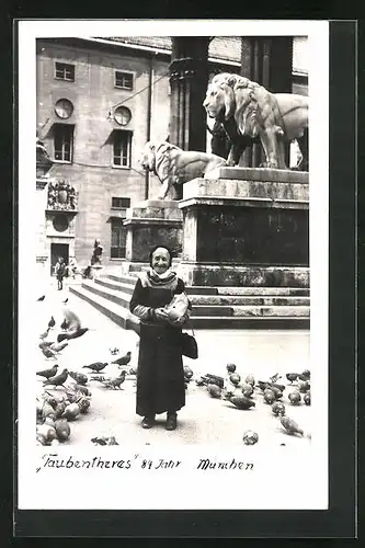 AK München, Taubentheres vor Löwenstatuen