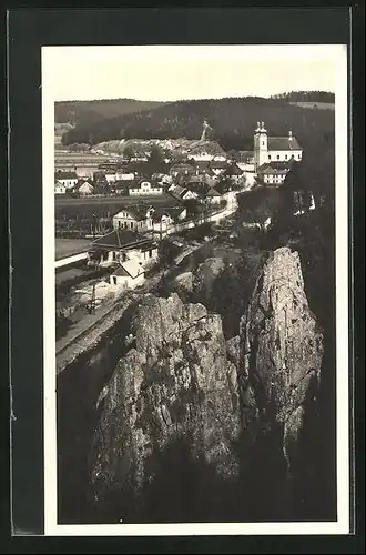 AK Sloup, Blick von Felsen auf das Dorf