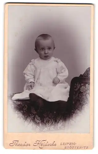 Fotografie Theodor Heidecke, Leipzig-Stötteritz, Portrait kleines Mädchen im Kleid