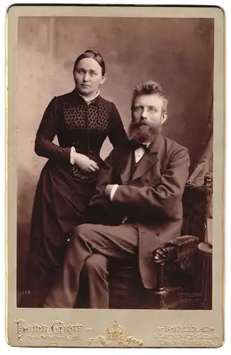 Fotografie Heinr. Gaf, Berlin-W., Ecke Leipzigerstrasse 8 Eingang Wilhelmstrasse, Portrait modisch gekleidetes Paar