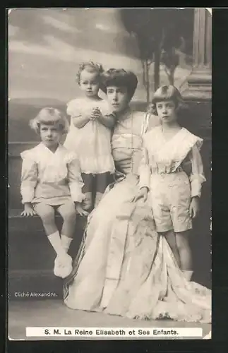 AK SM La Reine Elisabeth et ses enfants