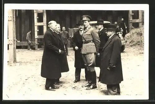 AK König Leopold von Belgien im Gespräch